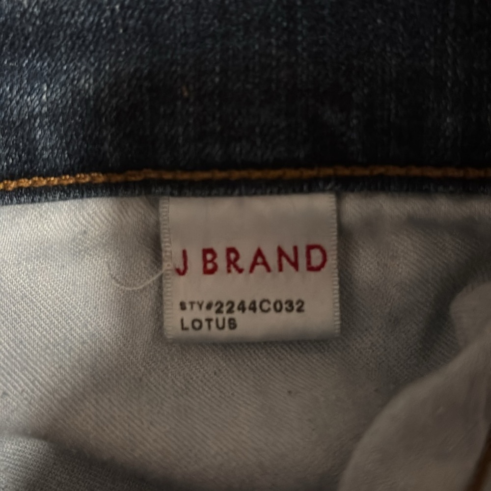 jBrand high rise flare 28x32 med/dark was 11” rise 21” thigh. The perfect flare - Picture 4 of 7